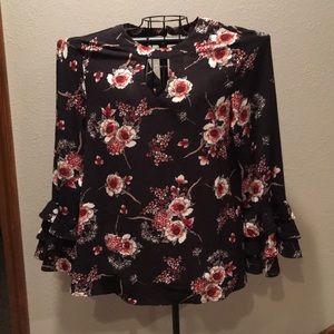 Floral bell sleeve blouse